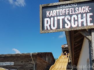 Kartoffelsackrutsche auf Karls Erdbeerhof