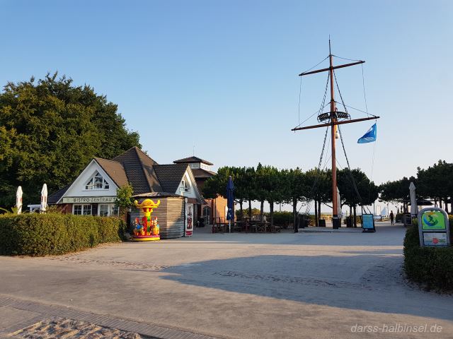 Vorplatz der Seebrücke Zingst