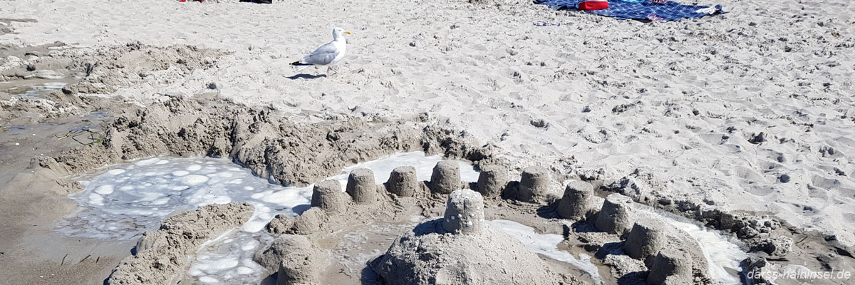 Kleckerburg am Strand auf dem Darß