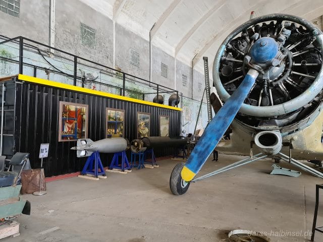 Blick auf Torpedos in Halle 3 des Technikmuseums Pütnitz